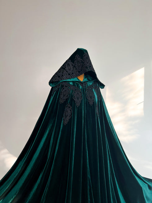 Green cape with lining