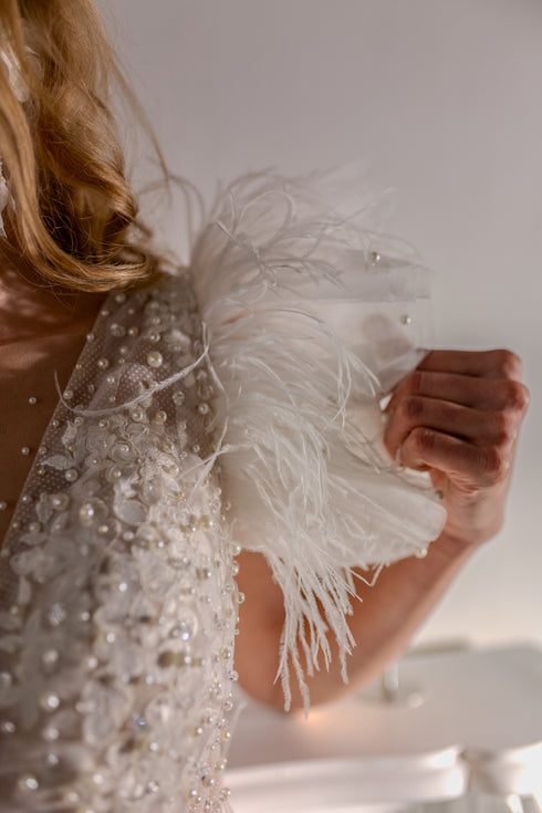 Pearl short wedding dress: Mini reception gown with feathers on the waist and ruffles
