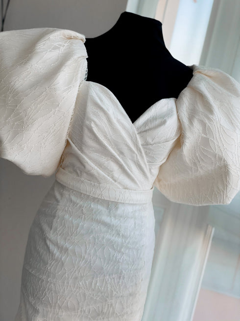 Wedding dress puff sleeves
