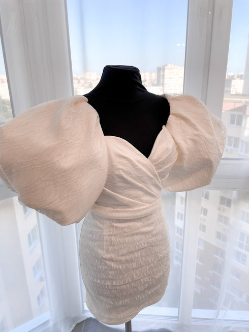 Wedding dress puff sleeves