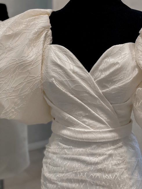 Wedding dress puff sleeves