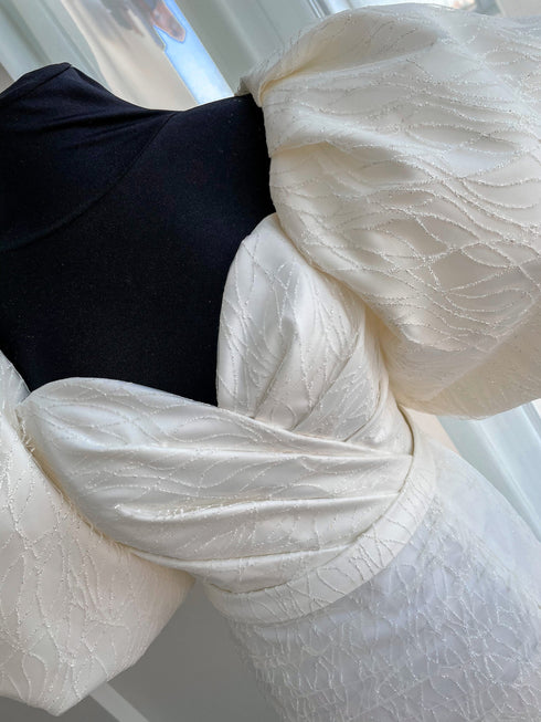 Wedding dress puff sleeves