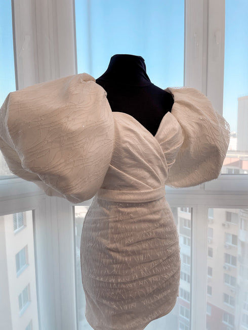 Wedding dress puff sleeves