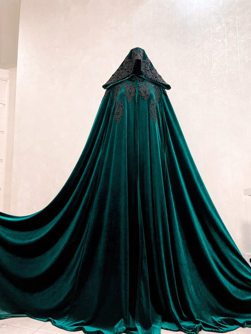 Green cape black lace