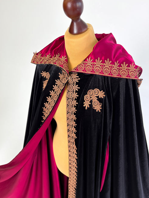 Сape with red lining