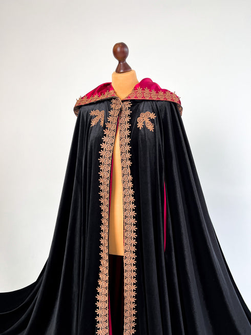 Сape with red lining