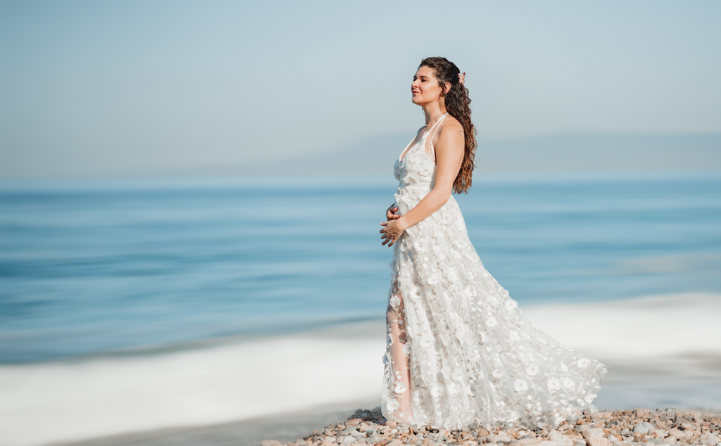 How to Choose a Wedding Dress for a Pregnant Bride?