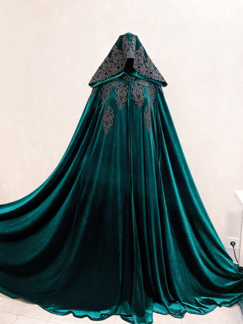 Green cape black lace